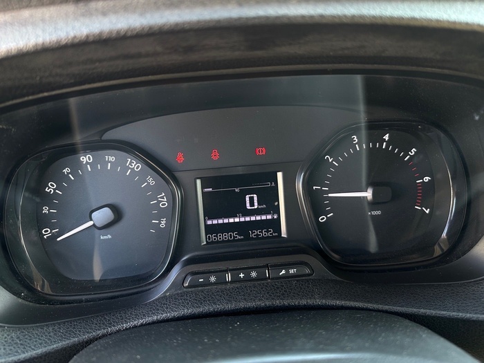 Peugeot Expert Furgon BlueHDi 120 S&S Pro Standard 88 kW (120 CV) Vehículo usado en Madrid Peugeot Expert Furgon BlueHDi 120 S&S Pro Standard 88 kW (120 CV) Vehículo usado en Madrid