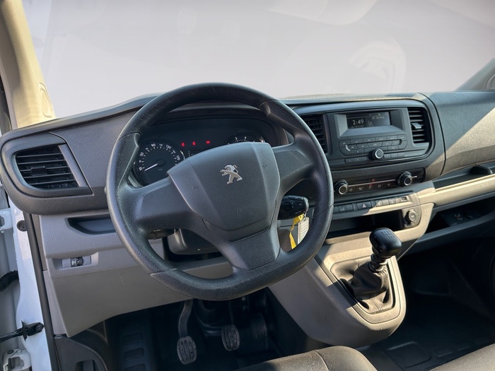 Peugeot Expert Furgon BlueHDi 120 S&S Pro Standard 88 kW (120 CV) Vehículo usado en Madrid Peugeot Expert Furgon BlueHDi 120 S&S Pro Standard 88 kW (120 CV) Vehículo usado en Madrid