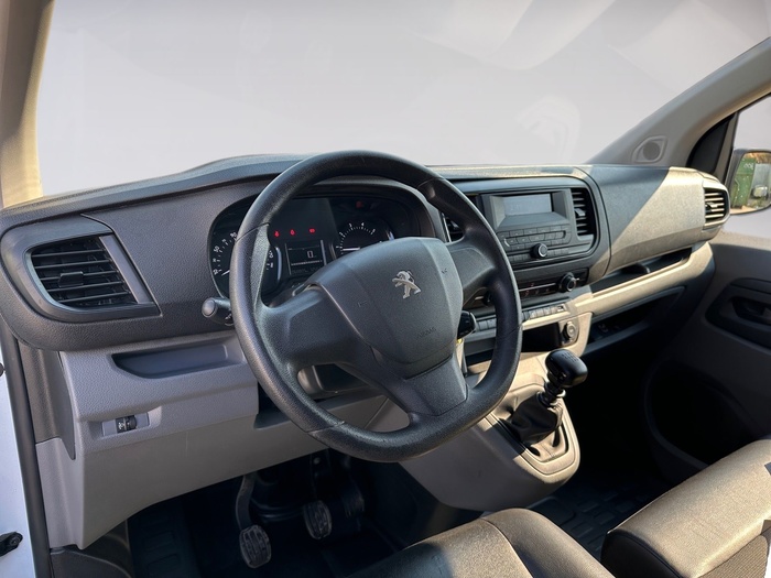 Peugeot Expert Furgon BlueHDi 120 S&S Pro Standard 88 kW (120 CV) Vehículo usado en Madrid Peugeot Expert Furgon BlueHDi 120 S&S Pro Standard 88 kW (120 CV) Vehículo usado en Madrid