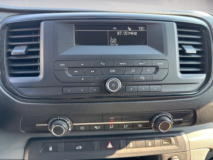 Peugeot Expert Furgon BlueHDi 120 S&S Pro Standard 88 kW (120 CV) Vehículo usado en Madrid Peugeot Expert Furgon BlueHDi 120 S&S Pro Standard 88 kW (120 CV) Vehículo usado en Madrid