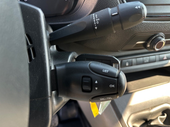 Peugeot Expert Furgon BlueHDi 120 S&S Pro Standard 88 kW (120 CV) Vehículo usado en Madrid Peugeot Expert Furgon BlueHDi 120 S&S Pro Standard 88 kW (120 CV) Vehículo usado en Madrid