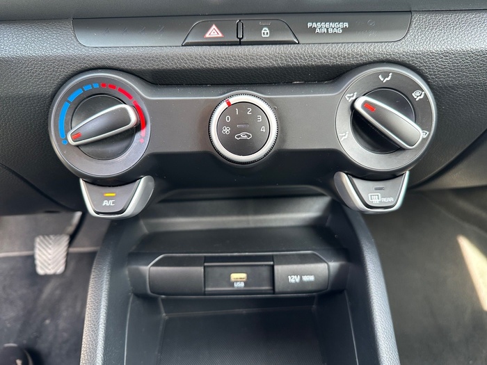 Kia Stonic 1.2 DPi Concept 62 kW (84 CV) Vehículo usado en Madrid Kia Stonic 1.2 DPi Concept 62 kW (84 CV) Vehículo usado en Madrid