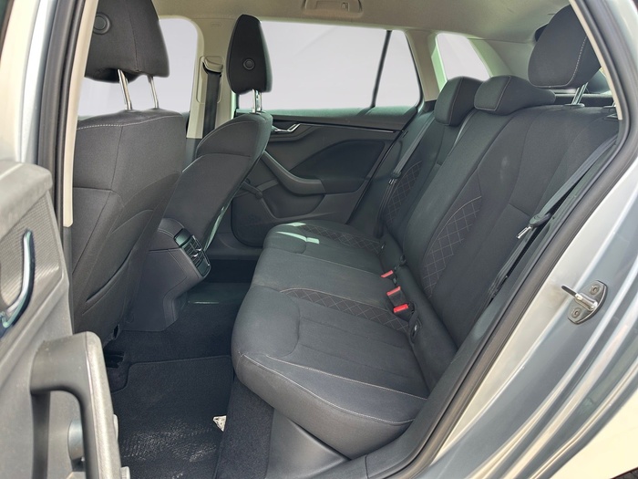 Skoda Kamiq 1.0 TSI Emotion DSG 81 kW (110 CV) Vehículo usado en Madrid Skoda Kamiq 1.0 TSI Emotion DSG 81 kW (110 CV) Vehículo usado en Madrid