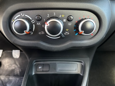 Renault Twingo 1.0 48 kW (65 CV) 15 Renault Twingo 1.0 48 kW (65 CV) 15