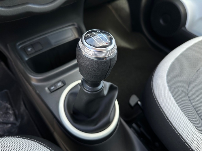 Renault Twingo 1.0 48 kW (65 CV) Vehículo usado en Madrid Renault Twingo 1.0 48 kW (65 CV) Vehículo usado en Madrid