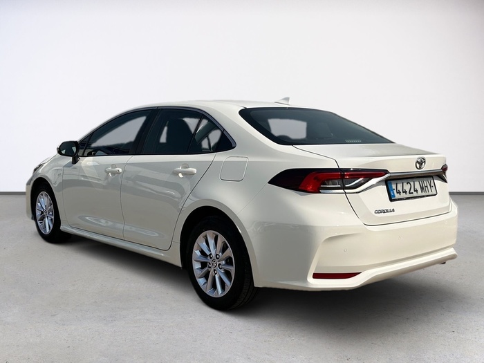 Toyota Corolla 1.5 125 Eco Sedan 92 kW (125 CV) Vehículo usado en Madrid Toyota Corolla 1.5 125 Eco Sedan 92 kW (125 CV) Vehículo usado en Madrid