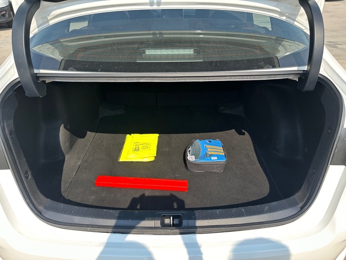 Toyota Corolla 1.5 125 Eco Sedan 92 kW (125 CV) Vehículo usado en Madrid Toyota Corolla 1.5 125 Eco Sedan 92 kW (125 CV) Vehículo usado en Madrid