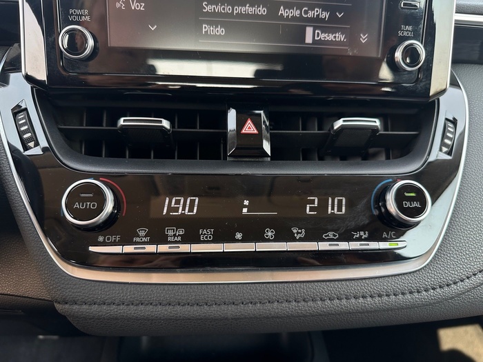 Toyota Corolla 1.5 125 Eco Sedan 92 kW (125 CV) Vehículo usado en Madrid Toyota Corolla 1.5 125 Eco Sedan 92 kW (125 CV) Vehículo usado en Madrid