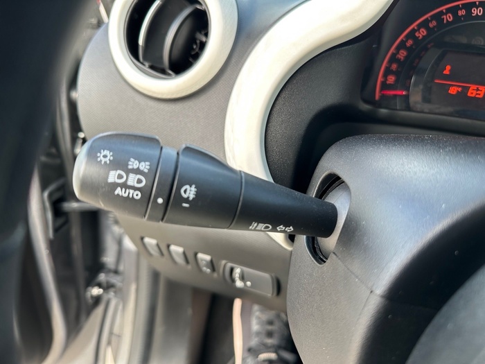 Renault Twingo 1.0 48 kW (65 CV) Vehículo usado en Madrid Renault Twingo 1.0 48 kW (65 CV) Vehículo usado en Madrid