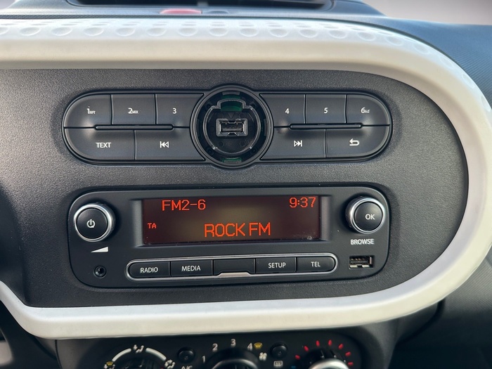 Renault Twingo 1.0 48 kW (65 CV) Vehículo usado en Madrid Renault Twingo 1.0 48 kW (65 CV) Vehículo usado en Madrid