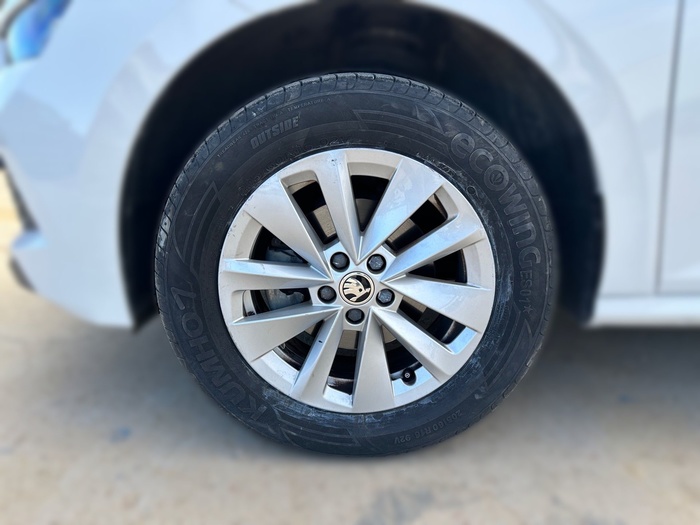 Skoda Kamiq 1.0 TSI Ambition 81 kW (110 CV) Vehículo usado en Madrid Skoda Kamiq 1.0 TSI Ambition 81 kW (110 CV) Vehículo usado en Madrid