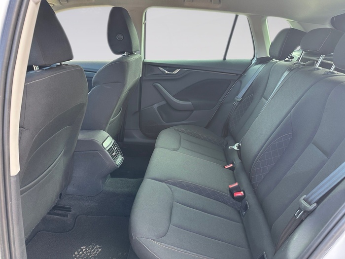 Skoda Kamiq 1.0 TSI Ambition 81 kW (110 CV) Vehículo usado en Madrid Skoda Kamiq 1.0 TSI Ambition 81 kW (110 CV) Vehículo usado en Madrid