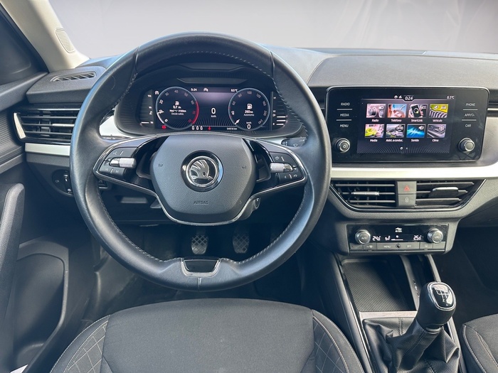 Skoda Kamiq 1.0 TSI Ambition 81 kW (110 CV) Vehículo usado en Madrid Skoda Kamiq 1.0 TSI Ambition 81 kW (110 CV) Vehículo usado en Madrid