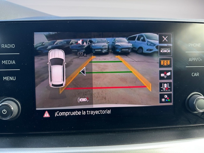 Skoda Kamiq 1.0 TSI Ambition 81 kW (110 CV) Vehículo usado en Madrid Skoda Kamiq 1.0 TSI Ambition 81 kW (110 CV) Vehículo usado en Madrid