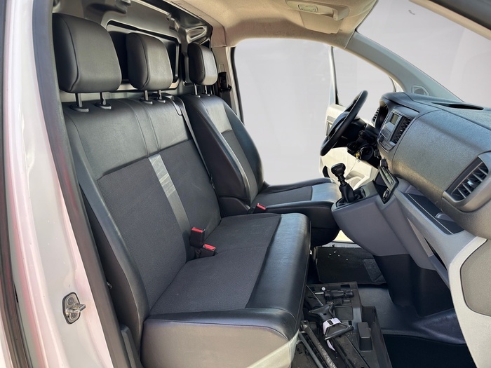 Peugeot Expert Furgon BlueHDi 120 S&S Pro Standard 88 kW (120 CV) Vehículo usado en Madrid Peugeot Expert Furgon BlueHDi 120 S&S Pro Standard 88 kW (120 CV) Vehículo usado en Madrid