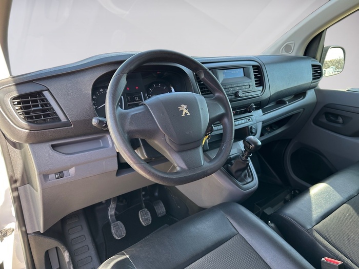 Peugeot Expert Furgon BlueHDi 120 S&S Pro Standard 88 kW (120 CV) Vehículo usado en Madrid Peugeot Expert Furgon BlueHDi 120 S&S Pro Standard 88 kW (120 CV) Vehículo usado en Madrid