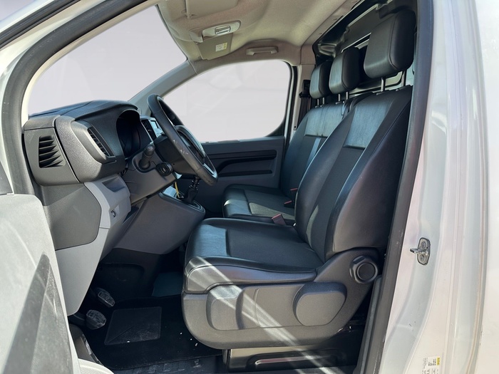 Peugeot Expert Furgon BlueHDi 120 S&S Pro Standard 88 kW (120 CV) Vehículo usado en Madrid Peugeot Expert Furgon BlueHDi 120 S&S Pro Standard 88 kW (120 CV) Vehículo usado en Madrid