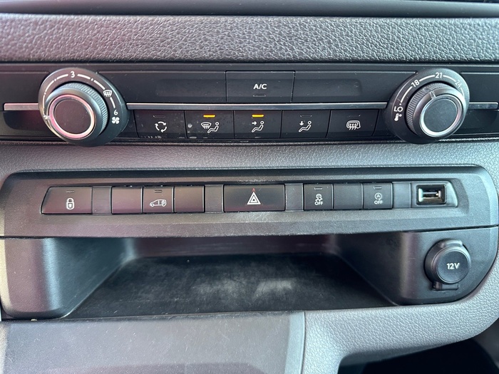 Peugeot Expert Furgon BlueHDi 120 S&S Pro Standard 88 kW (120 CV) Vehículo usado en Madrid Peugeot Expert Furgon BlueHDi 120 S&S Pro Standard 88 kW (120 CV) Vehículo usado en Madrid