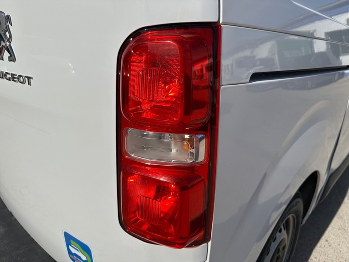 Peugeot Expert Furgon BlueHDi 120 S&S Pro Standard 88 kW (120 CV) Vehículo usado en Madrid Peugeot Expert Furgon BlueHDi 120 S&S Pro Standard 88 kW (120 CV) Vehículo usado en Madrid