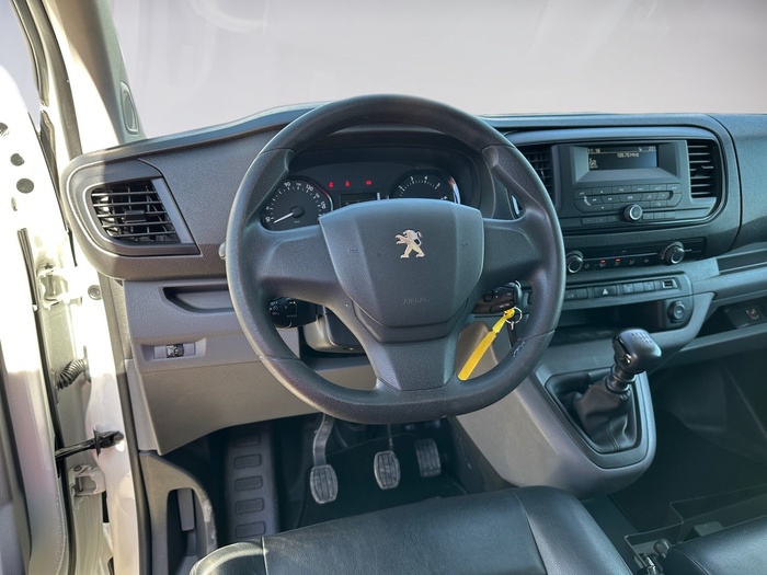 Peugeot Expert Furgon BlueHDi 120 S&S Pro Standard 88 kW (120 CV) Vehículo usado en Madrid Peugeot Expert Furgon BlueHDi 120 S&S Pro Standard 88 kW (120 CV) Vehículo usado en Madrid