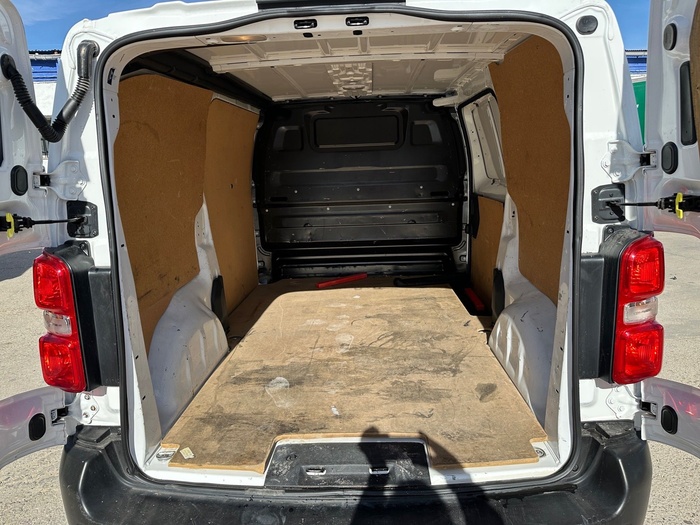 Peugeot Expert Furgon BlueHDi 120 S&S Pro Standard 88 kW (120 CV) Vehículo usado en Madrid Peugeot Expert Furgon BlueHDi 120 S&S Pro Standard 88 kW (120 CV) Vehículo usado en Madrid