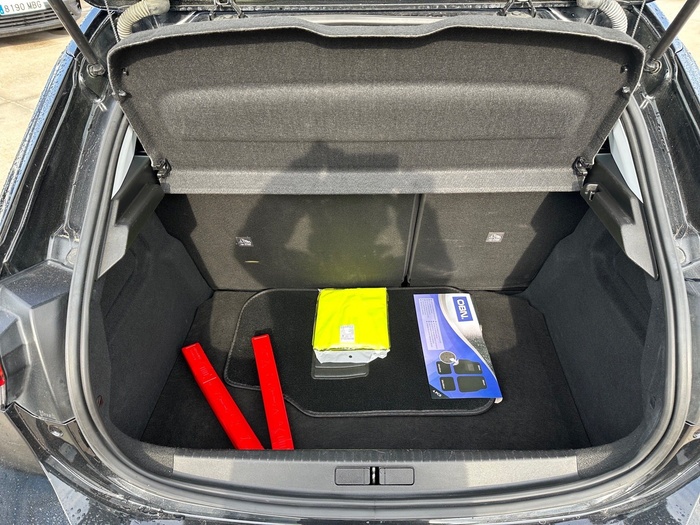 Opel Corsa 1.2 Turbo XHL Edition 74 kW (100 CV) Vehículo usado en Madrid Opel Corsa 1.2 Turbo XHL Edition 74 kW (100 CV) Vehículo usado en Madrid