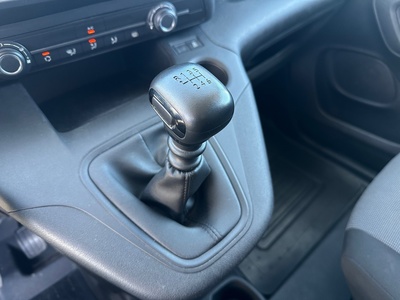 Toyota Proace City 1.5D GX 650kg 75 kW (102 CV) 14 Toyota Proace City 1.5D GX 650kg 75 kW (102 CV) 14