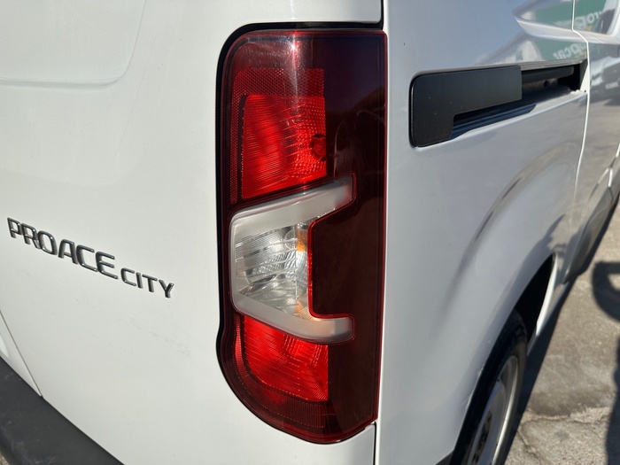 Toyota Proace City 1.5D GX 650kg 75 kW (102 CV) Vehículo usado en Madrid Toyota Proace City 1.5D GX 650kg 75 kW (102 CV) Vehículo usado en Madrid