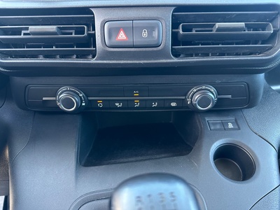 Toyota Proace City 1.5D GX 650kg 75 kW (102 CV) 18 Toyota Proace City 1.5D GX 650kg 75 kW (102 CV) 18