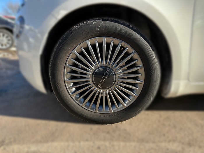 Fiat 500 Electrico 500 Icon Hb 320km 85 kW (118 CV) Vehículo usado en Madrid Fiat 500 Electrico 500 Icon Hb 320km 85 kW (118 CV) Vehículo usado en Madrid