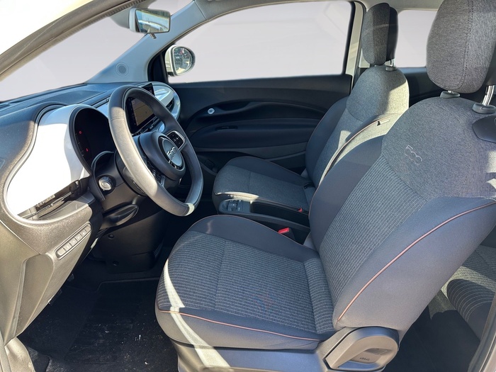 Fiat 500 Electrico 500 Icon Hb 320km 85 kW (118 CV) Vehículo usado en Madrid Fiat 500 Electrico 500 Icon Hb 320km 85 kW (118 CV) Vehículo usado en Madrid