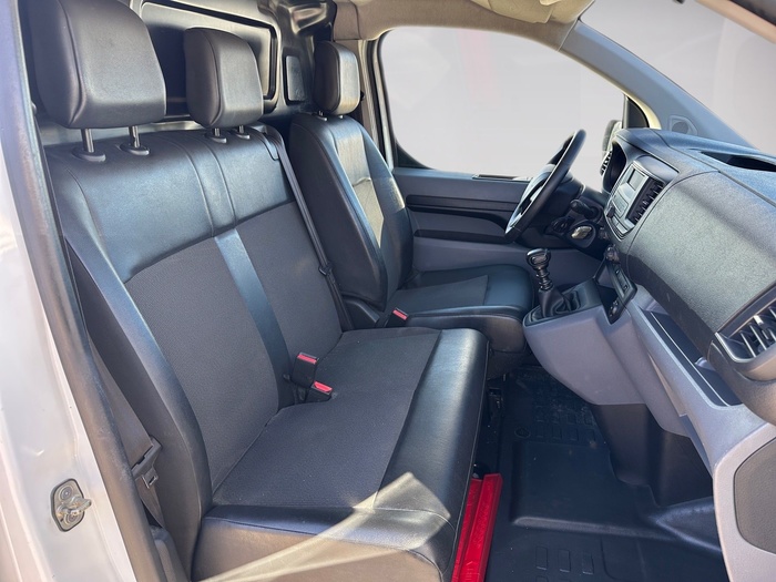 Peugeot Expert Furgon BlueHDi 120 S&S Pro Standard 88 kW (120 CV) Vehículo usado en Madrid Peugeot Expert Furgon BlueHDi 120 S&S Pro Standard 88 kW (120 CV) Vehículo usado en Madrid