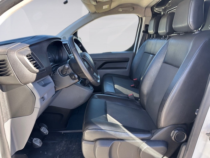 Peugeot Expert Furgon BlueHDi 120 S&S Pro Standard 88 kW (120 CV) Vehículo usado en Madrid Peugeot Expert Furgon BlueHDi 120 S&S Pro Standard 88 kW (120 CV) Vehículo usado en Madrid