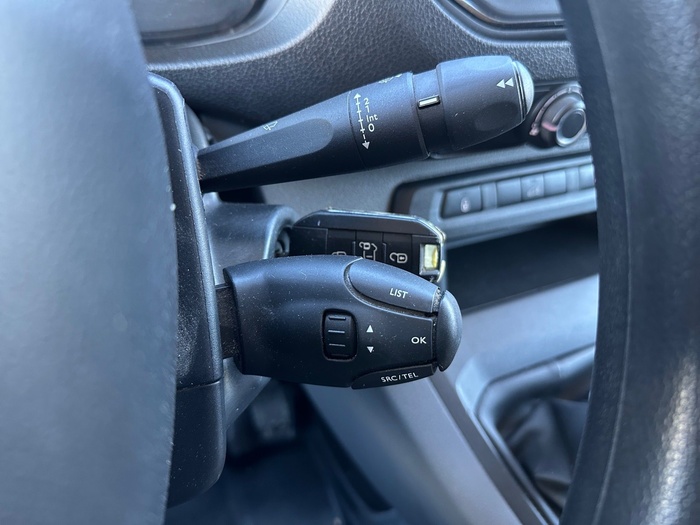 Peugeot Expert Furgon BlueHDi 120 S&S Pro Standard 88 kW (120 CV) Vehículo usado en Madrid Peugeot Expert Furgon BlueHDi 120 S&S Pro Standard 88 kW (120 CV) Vehículo usado en Madrid