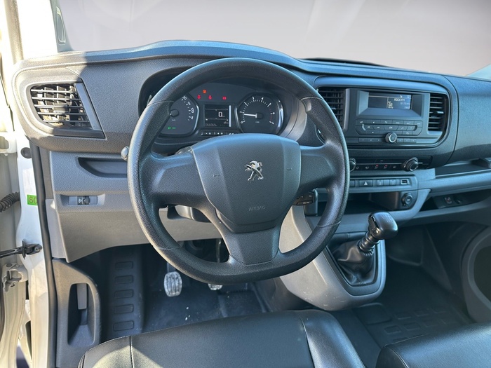 Peugeot Expert Furgon BlueHDi 120 S&S Pro Standard 88 kW (120 CV) Vehículo usado en Madrid Peugeot Expert Furgon BlueHDi 120 S&S Pro Standard 88 kW (120 CV) Vehículo usado en Madrid