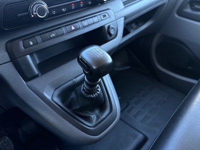 Peugeot Expert Furgon BlueHDi 120 S&S Pro Standard 88 kW (120 CV) 14 Peugeot Expert Furgon BlueHDi 120 S&S Pro Standard 88 kW (120 CV) 14