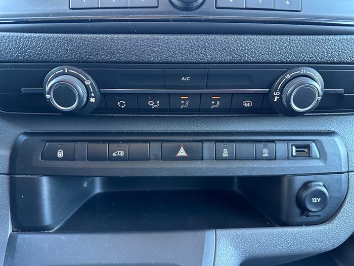 Peugeot Expert Furgon BlueHDi 120 S&S Pro Standard 88 kW (120 CV) Vehículo usado en Madrid Peugeot Expert Furgon BlueHDi 120 S&S Pro Standard 88 kW (120 CV) Vehículo usado en Madrid