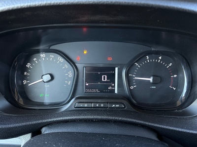 Peugeot Expert Furgon BlueHDi 120 S&S Pro Standard 88 kW (120 CV) 10 Peugeot Expert Furgon BlueHDi 120 S&S Pro Standard 88 kW (120 CV) 10