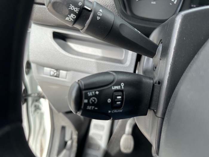 Peugeot Expert Furgon BlueHDi 120 S&S Pro Standard 88 kW (120 CV) Vehículo usado en Madrid Peugeot Expert Furgon BlueHDi 120 S&S Pro Standard 88 kW (120 CV) Vehículo usado en Madrid