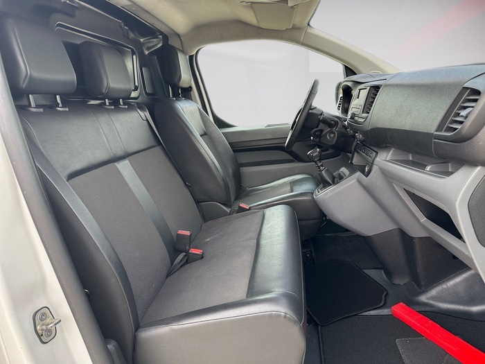 Peugeot Expert Furgon BlueHDi 120 S&S Pro Standard 88 kW (120 CV) Vehículo usado en Madrid Peugeot Expert Furgon BlueHDi 120 S&S Pro Standard 88 kW (120 CV) Vehículo usado en Madrid