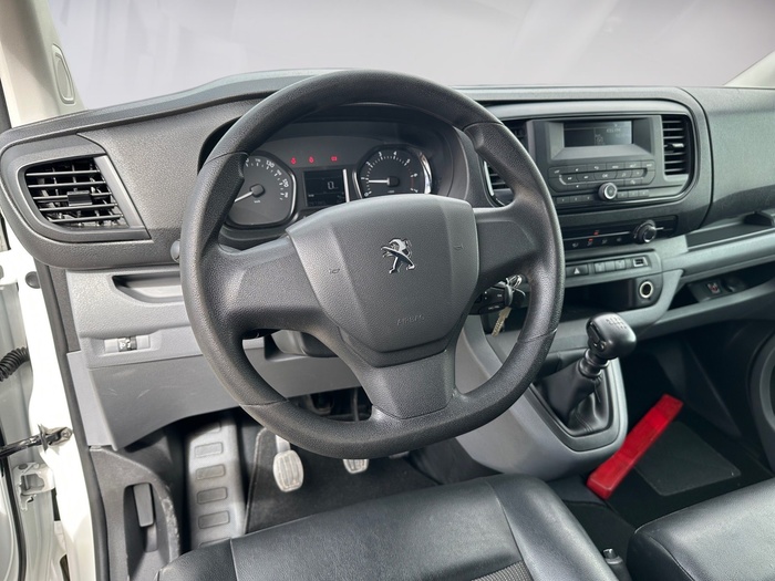 Peugeot Expert Furgon BlueHDi 120 S&S Pro Standard 88 kW (120 CV) Vehículo usado en Madrid Peugeot Expert Furgon BlueHDi 120 S&S Pro Standard 88 kW (120 CV) Vehículo usado en Madrid