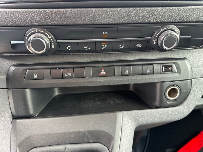 Peugeot Expert Furgon BlueHDi 120 S&S Pro Standard 88 kW (120 CV) Vehículo usado en Madrid Peugeot Expert Furgon BlueHDi 120 S&S Pro Standard 88 kW (120 CV) Vehículo usado en Madrid