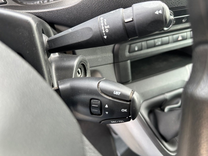 Peugeot Expert Furgon BlueHDi 120 S&S Pro Standard 88 kW (120 CV) Vehículo usado en Madrid Peugeot Expert Furgon BlueHDi 120 S&S Pro Standard 88 kW (120 CV) Vehículo usado en Madrid