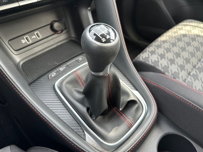 MG ZS 1.5 Comfort 78 kW (106 CV) 14 MG ZS 1.5 Comfort 78 kW (106 CV) 14