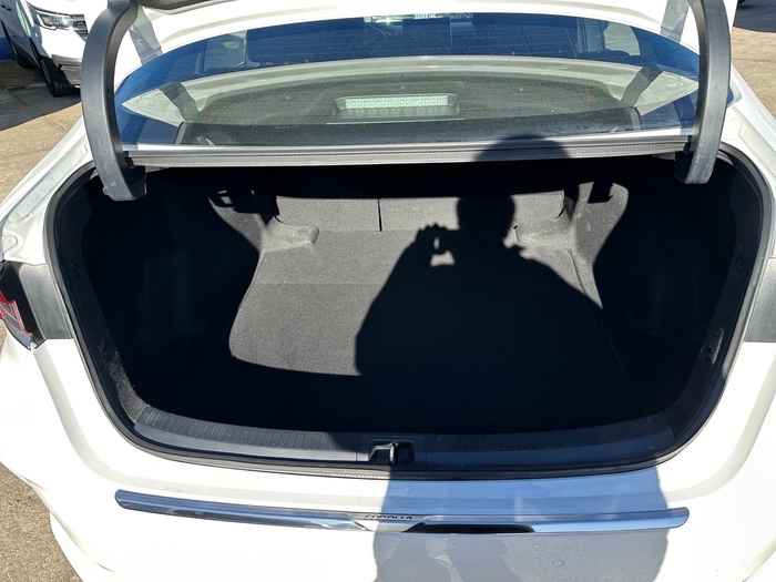 Toyota Corolla 1.5 Sedan 92 kW (125 CV) Vehículo usado en Madrid Toyota Corolla 1.5 Sedan 92 kW (125 CV) Vehículo usado en Madrid