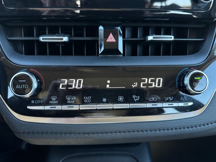 Toyota Corolla 1.5 Sedan 92 kW (125 CV) Vehículo usado en Madrid Toyota Corolla 1.5 Sedan 92 kW (125 CV) Vehículo usado en Madrid