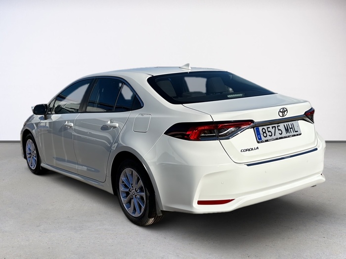 Toyota Corolla 1.5 Sedan 92 kW (125 CV) Vehículo usado en Madrid Toyota Corolla 1.5 Sedan 92 kW (125 CV) Vehículo usado en Madrid