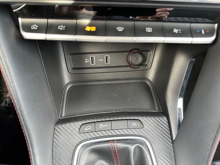 MG ZS 1.5 Comfort 78 kW (106 CV) Vehículo usado en Madrid MG ZS 1.5 Comfort 78 kW (106 CV) Vehículo usado en Madrid