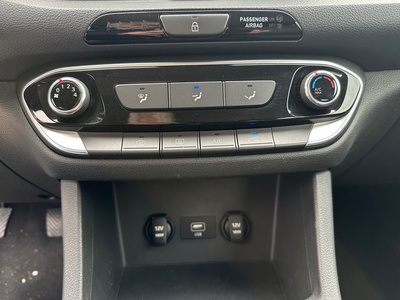 Hyundai i30 1.5 DPI Klass SLX 81 kW (110 CV) 18 Hyundai i30 1.5 DPI Klass SLX 81 kW (110 CV) 18