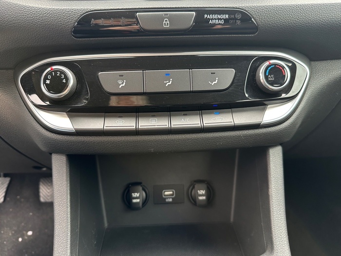 Hyundai i30 1.5 DPI Klass SLX 81 kW (110 CV) Vehículo usado en Madrid Hyundai i30 1.5 DPI Klass SLX 81 kW (110 CV) Vehículo usado en Madrid